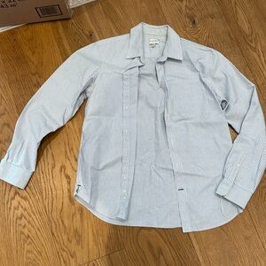 Men’s slim fit shirt ( wore as a woman’s shirt ) very good quality
